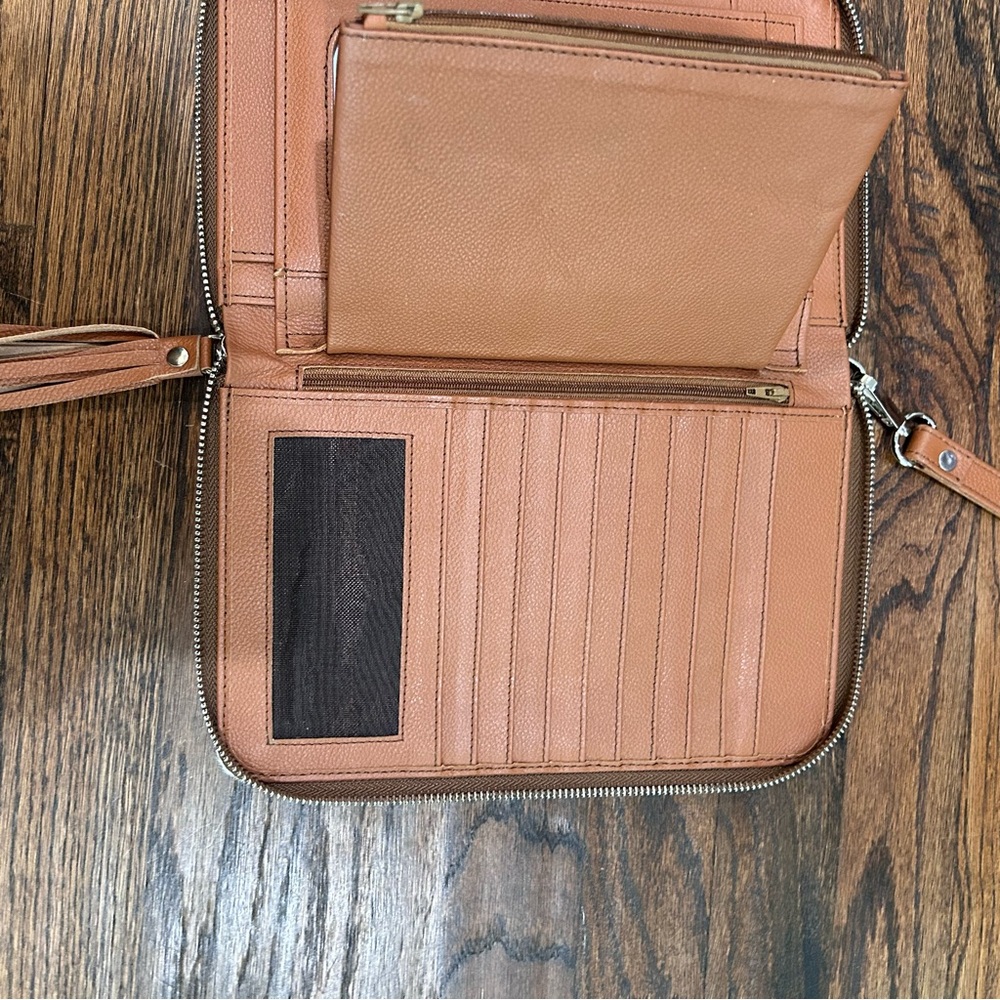 Western Linens Cowhide Clutch/Wrislet - Picture 6 of 8